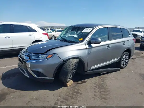 JA4AZ3A38LZ044519 2020 MITSUBISHI OUTLANDER - Image 2