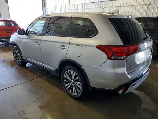 JA4AZ3A38LZ048599 2020 MITSUBISHI OUTLANDER - Image 2