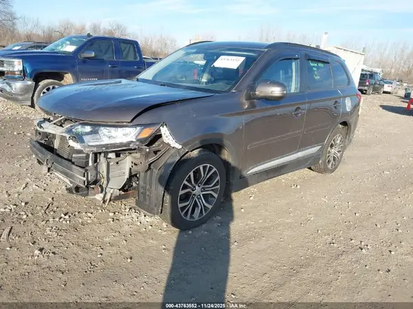 JA4AZ3A39GZ000793 2016 MITSUBISHI OUTLANDER - Image 2