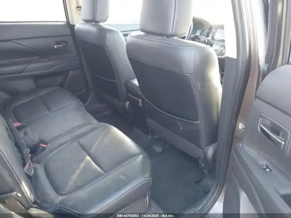 JA4AZ3A39GZ000793 2016 MITSUBISHI OUTLANDER - Image 8