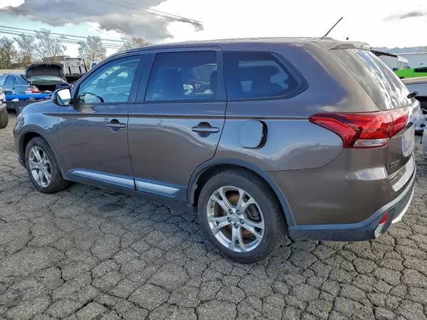 JA4AZ3A39GZ004536 2016 MITSUBISHI OUTLANDER - Image 2
