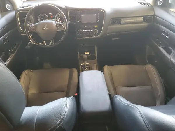 JA4AZ3A39GZ004889 2016 MITSUBISHI OUTLANDER - Image 8
