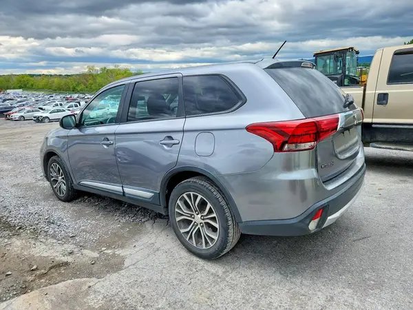 JA4AZ3A39GZ017187 2016 MITSUBISHI OUTLANDER - Image 2