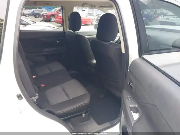 JA4AZ3A39GZ035527 2016 MITSUBISHI OUTLANDER - Image 8