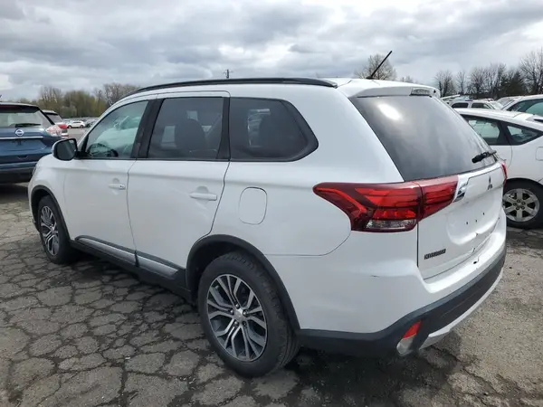 JA4AZ3A39GZ039030 2016 MITSUBISHI OUTLANDER - Image 2