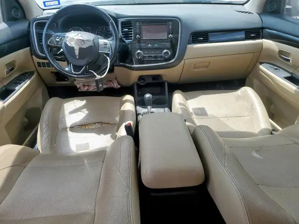 JA4AZ3A39GZ039044 2016 MITSUBISHI OUTLANDER - Image 8