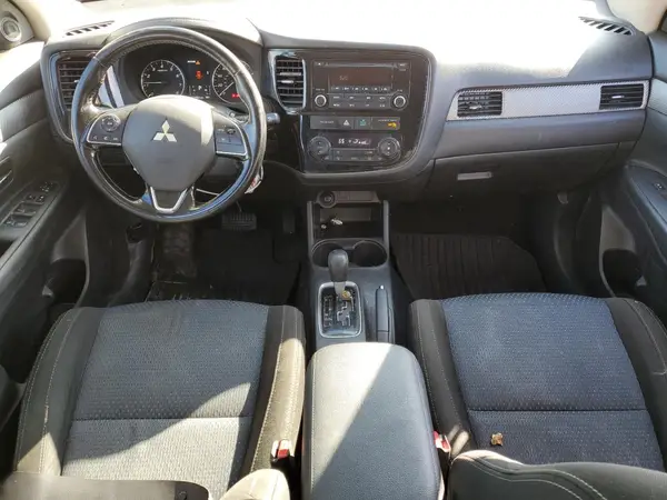 JA4AZ3A39GZ039822 2016 MITSUBISHI OUTLANDER - Image 8