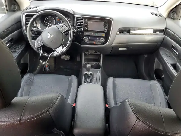 JA4AZ3A39GZ061562 2016 MITSUBISHI OUTLANDER - Image 8