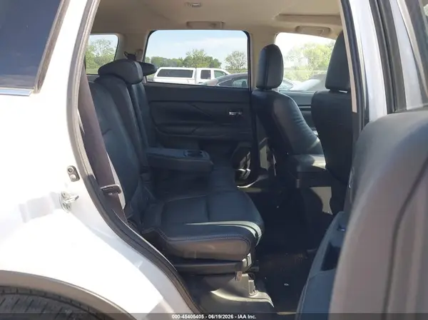 JA4AZ3A39HZ009057 2017 MITSUBISHI OUTLANDER - Image 8