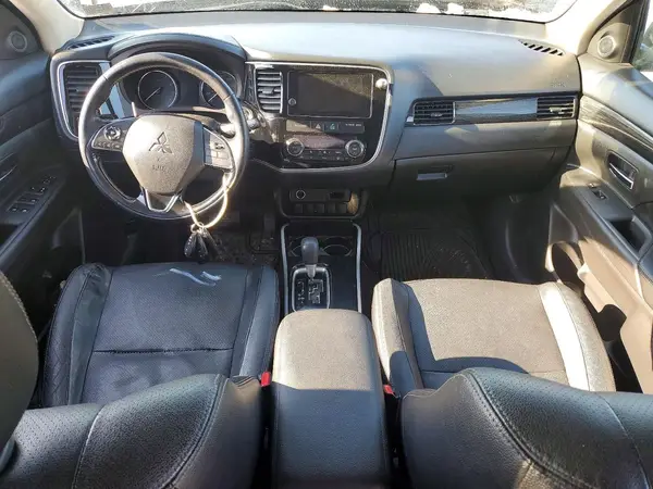JA4AZ3A39HZ012654 2017 MITSUBISHI OUTLANDER - Image 8