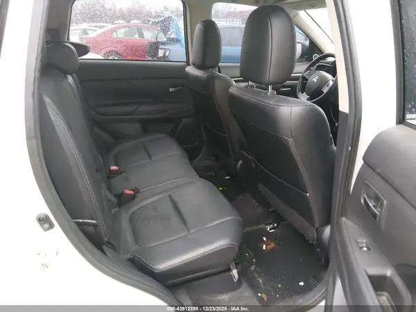 JA4AZ3A39HZ029700 2017 MITSUBISHI OUTLANDER - Image 8