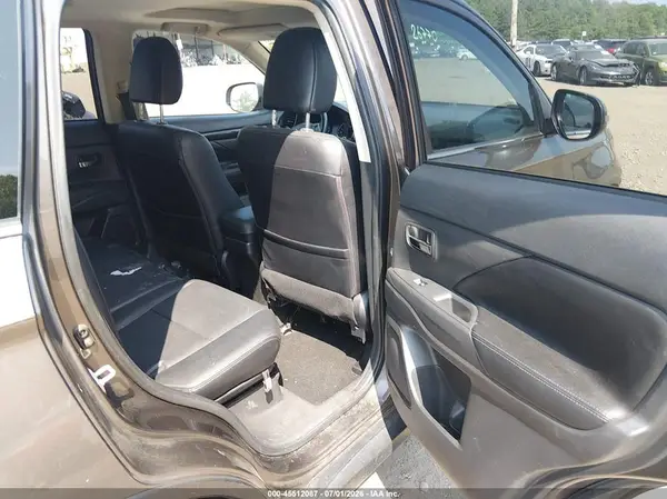 JA4AZ3A39HZ031155 2017 MITSUBISHI OUTLANDER - Image 8