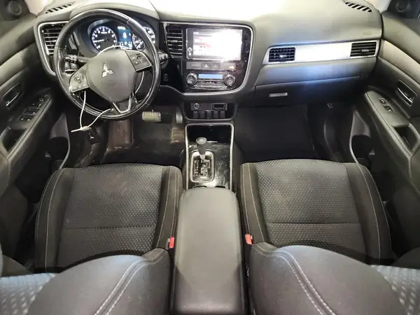 JA4AZ3A39HZ035545 2017 MITSUBISHI OUTLANDER - Image 8