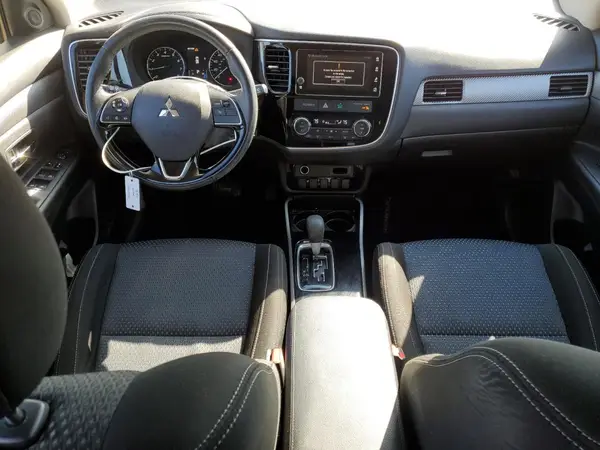 JA4AZ3A39HZ038140 2017 MITSUBISHI OUTLANDER - Image 8