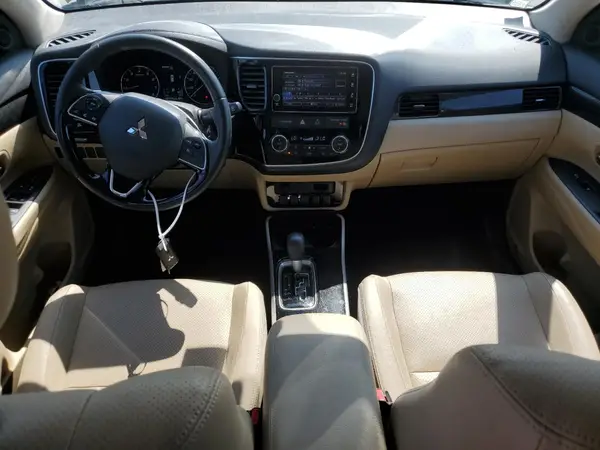 JA4AZ3A39HZ038574 2017 MITSUBISHI OUTLANDER - Image 8