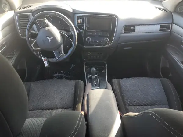 JA4AZ3A39HZ045413 2017 MITSUBISHI OUTLANDER - Image 8