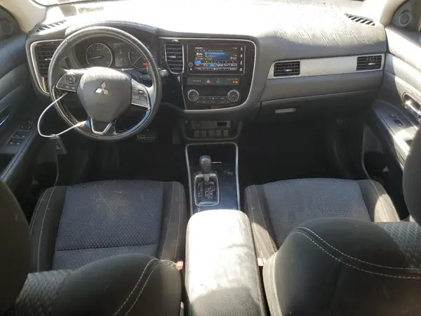JA4AZ3A39HZ055990 2017 MITSUBISHI OUTLANDER - Image 8