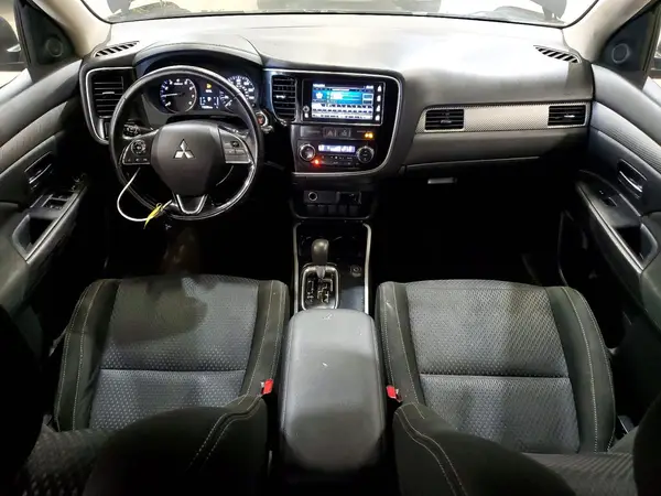 JA4AZ3A39HZ056542 2017 MITSUBISHI OUTLANDER - Image 8