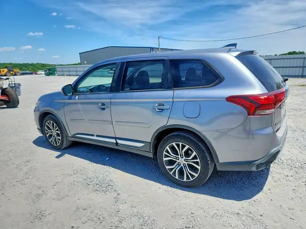 JA4AZ3A39HZ058873 2017 MITSUBISHI OUTLANDER - Image 2