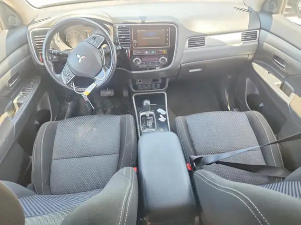 JA4AZ3A39HZ058873 2017 MITSUBISHI OUTLANDER - Image 8