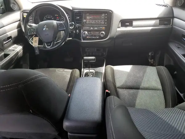 JA4AZ3A39HZ063202 2017 MITSUBISHI OUTLANDER - Image 8