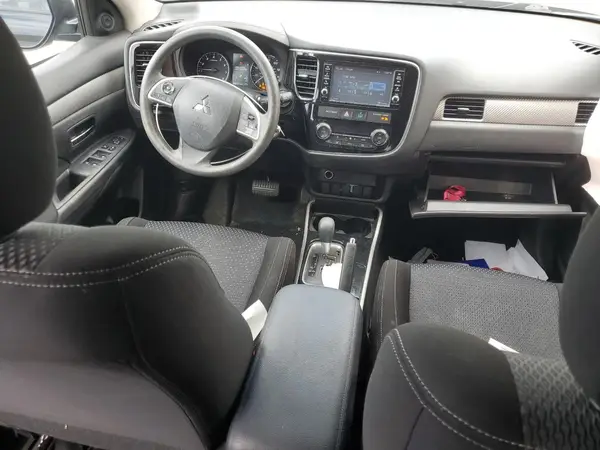 JA4AZ3A39JJ001870 2018 MITSUBISHI OUTLANDER - Image 8