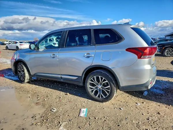 JA4AZ3A39JJ002193 2018 MITSUBISHI OUTLANDER - Image 2