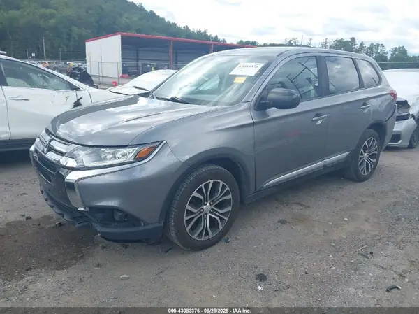 JA4AZ3A39JJ002579 2018 MITSUBISHI OUTLANDER - Image 2