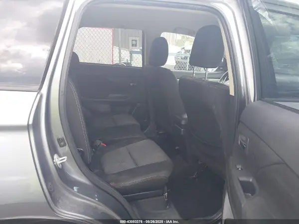 JA4AZ3A39JJ002579 2018 MITSUBISHI OUTLANDER - Image 8