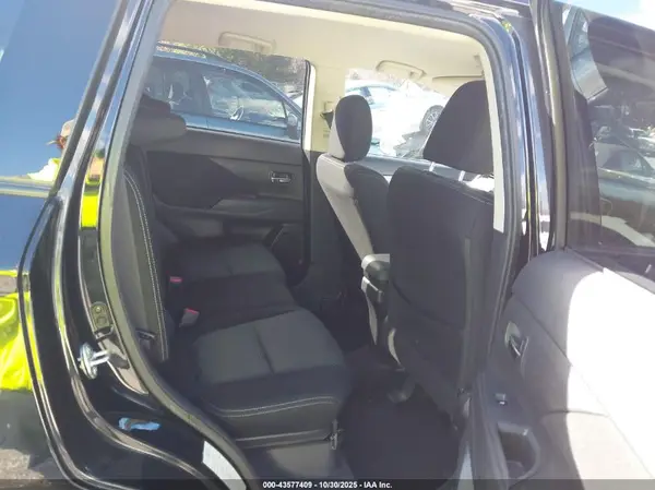 JA4AZ3A39JJ003473 2018 MITSUBISHI OUTLANDER - Image 8
