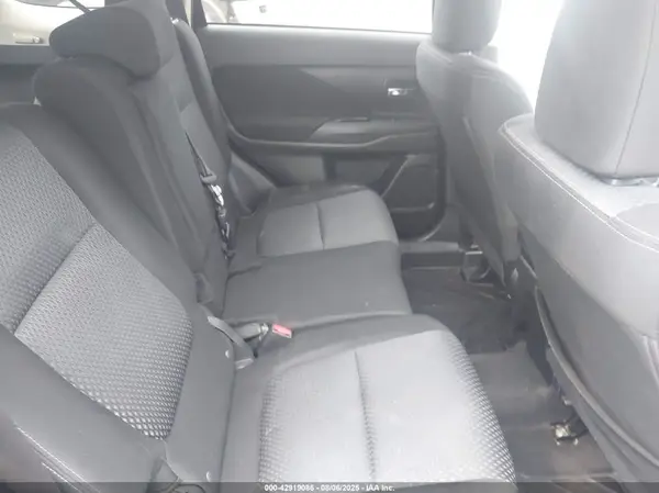 JA4AZ3A39JJ003666 2018 MITSUBISHI OUTLANDER - Image 8