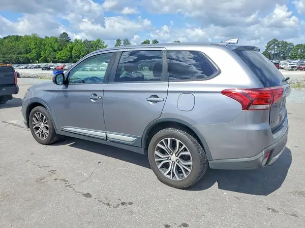 JA4AZ3A39JJ004560 2018 MITSUBISHI OUTLANDER - Image 2