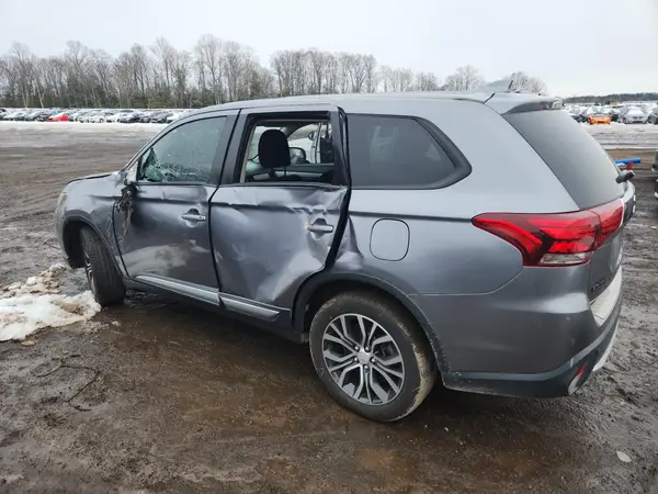 JA4AZ3A39JJ004591 2018 MITSUBISHI OUTLANDER - Image 2