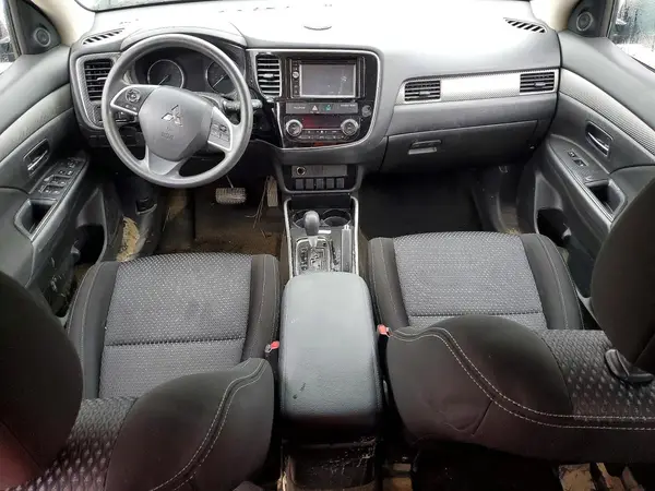 JA4AZ3A39JJ005076 2018 MITSUBISHI OUTLANDER - Image 8