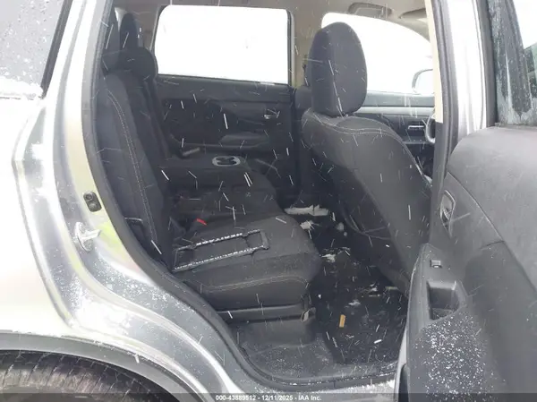 JA4AZ3A39JJ005501 2018 MITSUBISHI OUTLANDER - Image 8