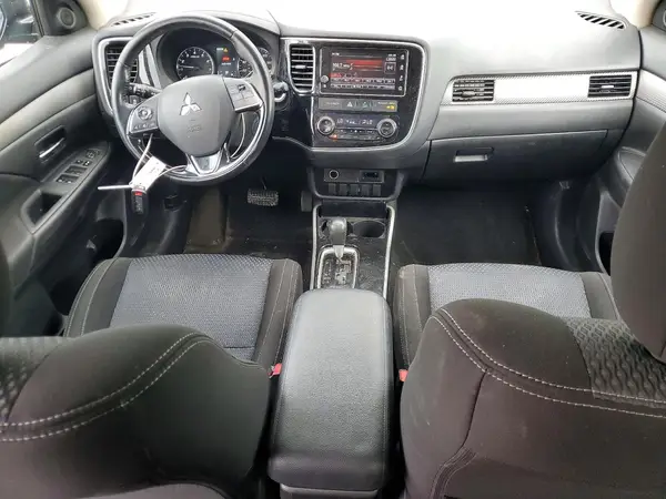 JA4AZ3A39JJ005661 2018 MITSUBISHI OUTLANDER - Image 8