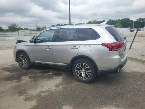 JA4AZ3A39JJ005904 2018 MITSUBISHI OUTLANDER - Image 2