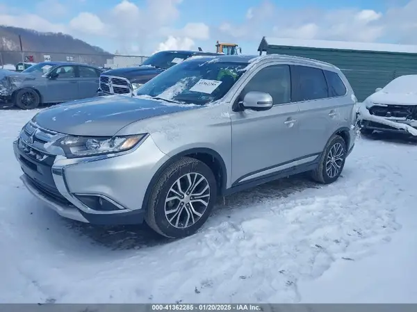 JA4AZ3A39JJ006387 2018 MITSUBISHI OUTLANDER - Image 2