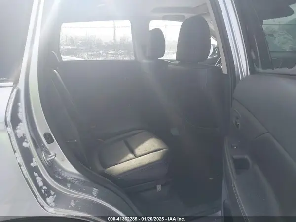 JA4AZ3A39JJ006387 2018 MITSUBISHI OUTLANDER - Image 8