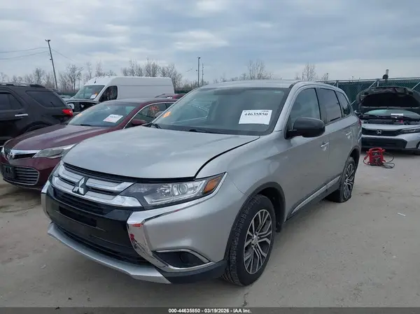 JA4AZ3A39JJ006423 2018 MITSUBISHI OUTLANDER - Image 2