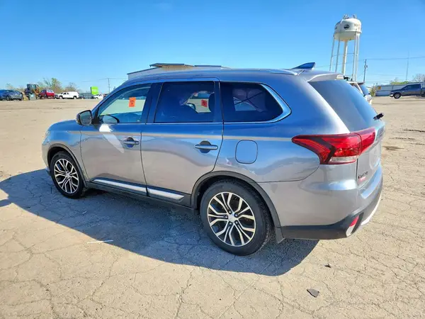 JA4AZ3A39JZ006360 2018 MITSUBISHI OUTLANDER - Image 2