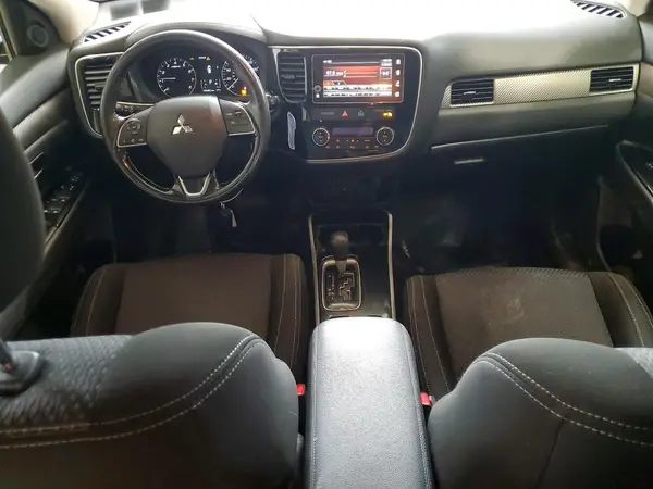JA4AZ3A39JZ008514 2018 MITSUBISHI OUTLANDER - Image 8