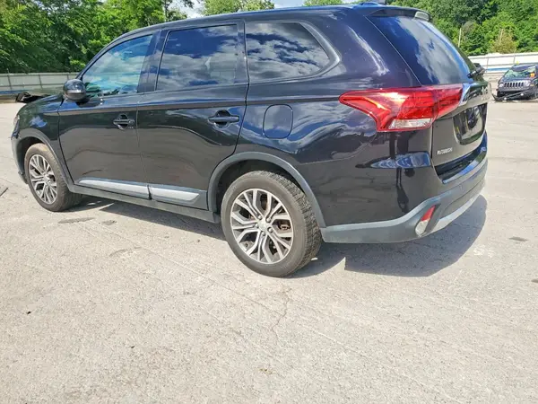 JA4AZ3A39JZ010635 2018 MITSUBISHI OUTLANDER - Image 2