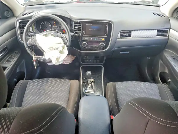 JA4AZ3A39JZ010635 2018 MITSUBISHI OUTLANDER - Image 8