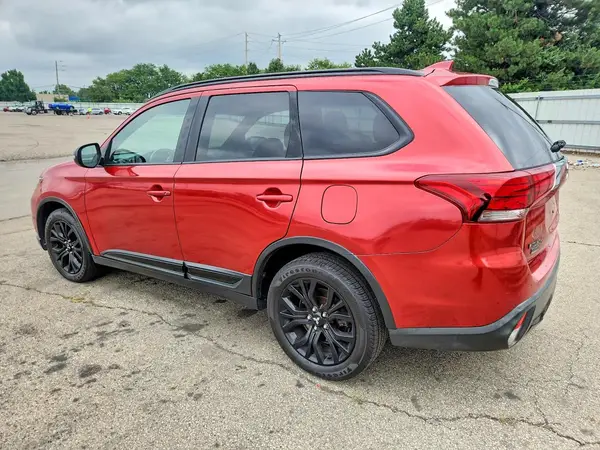 JA4AZ3A39JZ018685 2018 MITSUBISHI OUTLANDER - Image 2