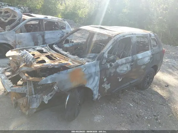 JA4AZ3A39JZ021697 2018 MITSUBISHI OUTLANDER - Image 2