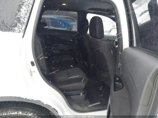 JA4AZ3A39JZ022042 2018 MITSUBISHI OUTLANDER - Image 8