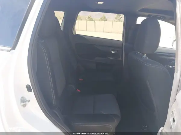 JA4AZ3A39JZ024504 2018 MITSUBISHI OUTLANDER - Image 8