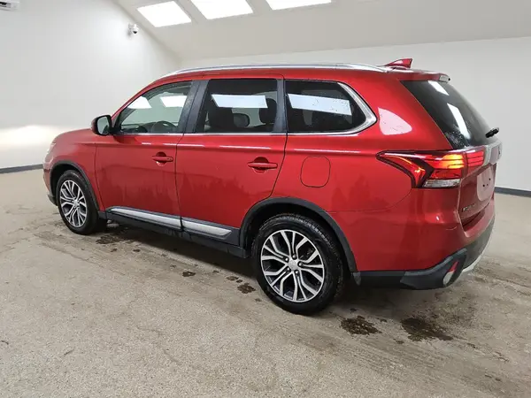 JA4AZ3A39JZ025216 2018 MITSUBISHI OUTLANDER - Image 2