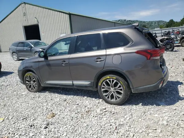 JA4AZ3A39JZ027175 2018 MITSUBISHI OUTLANDER - Image 2